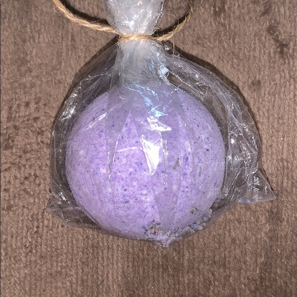 Belle travel makeup brush set & Relieve bath bomb - Picture 5 of 5